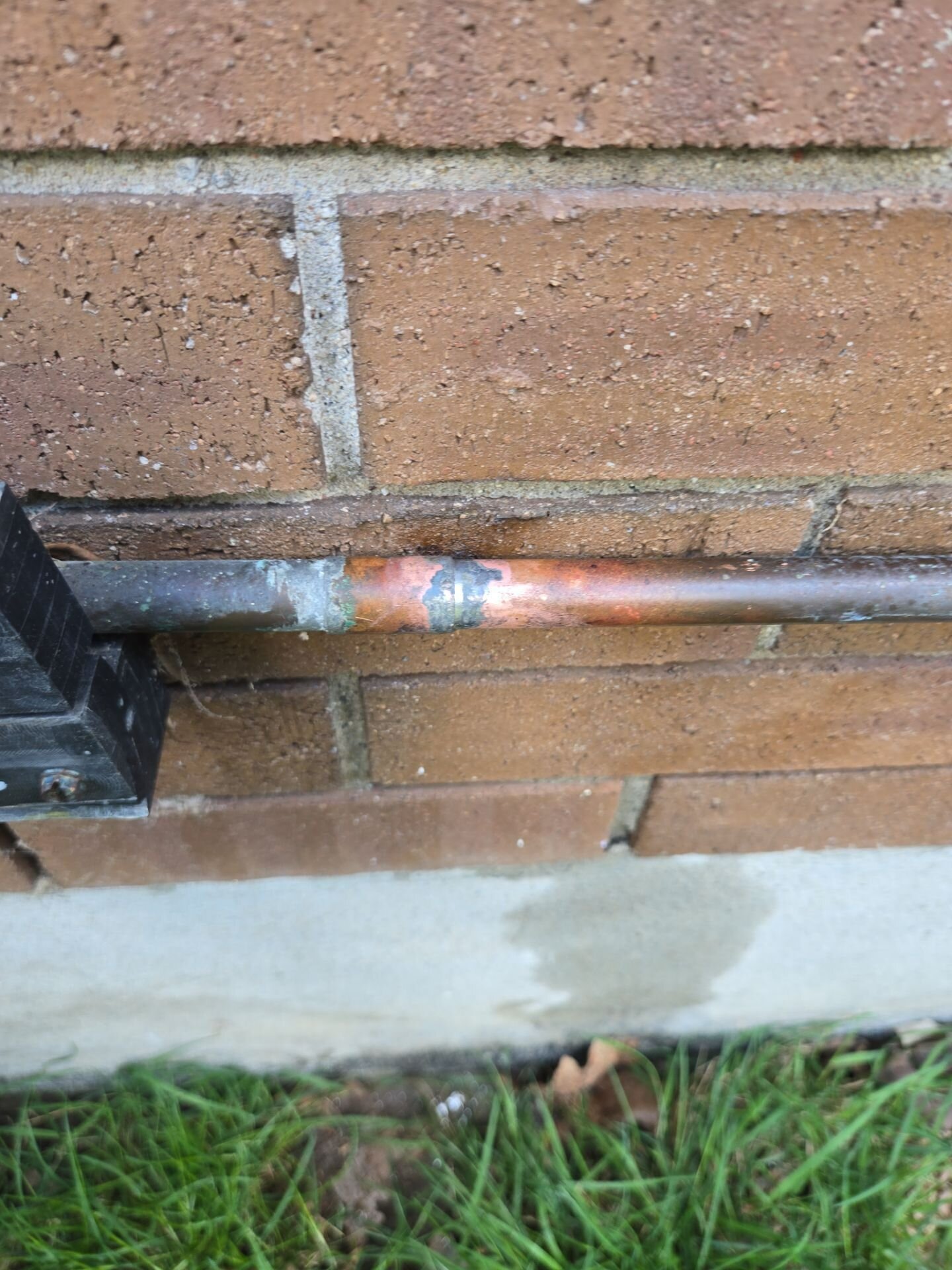 Repaired copper water line along an exterior brick wall – frozen and burst pipe repair, Einwechter Plumbing & Heating, Kitchener-Waterloo