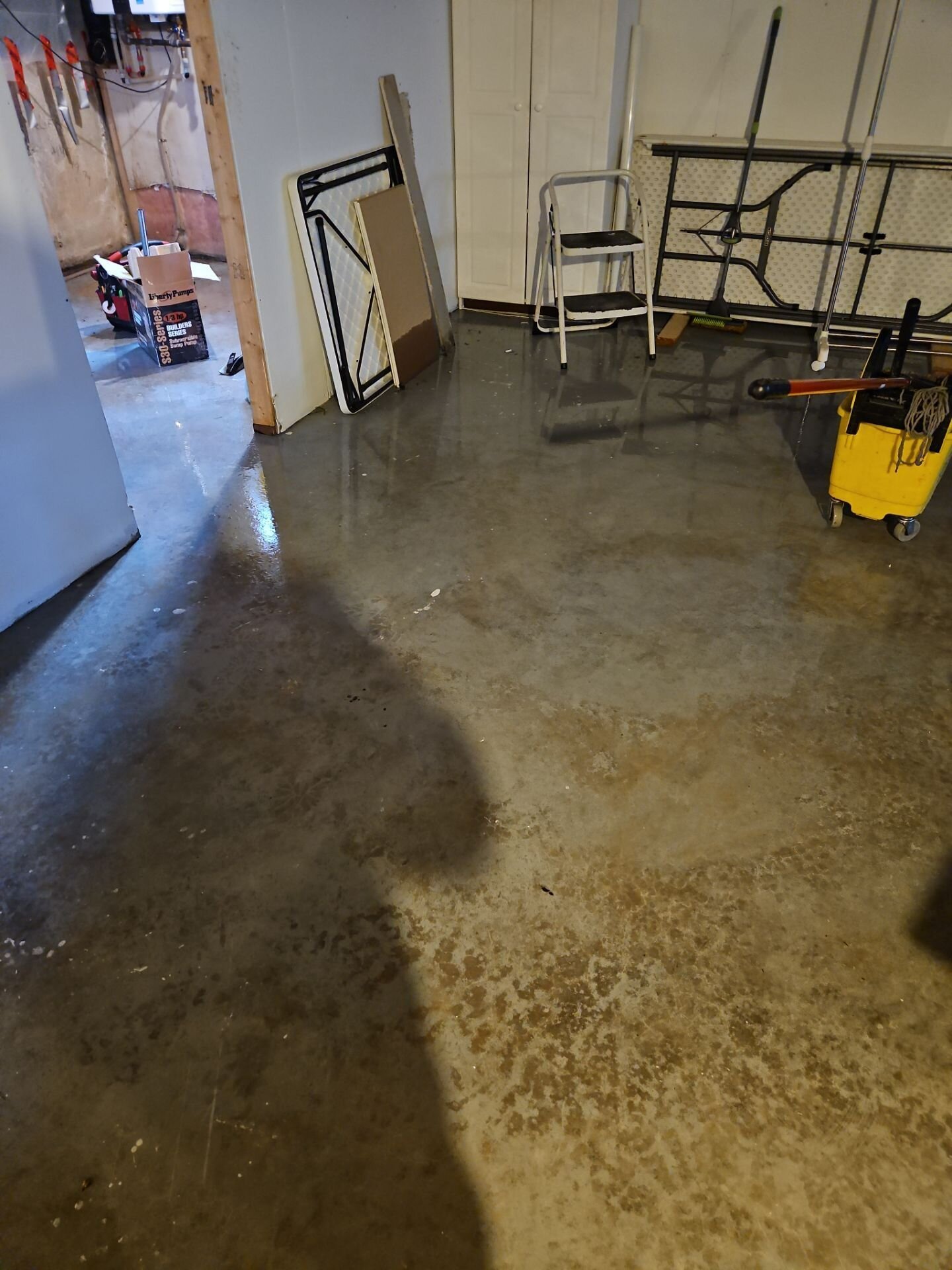 Basement flooded by a water leak | Leak detection and water shutoff, Kitchener-Waterloo Basement floor soaked by a water leak, with a mop bucket, in a home near Kitchener-Waterloo